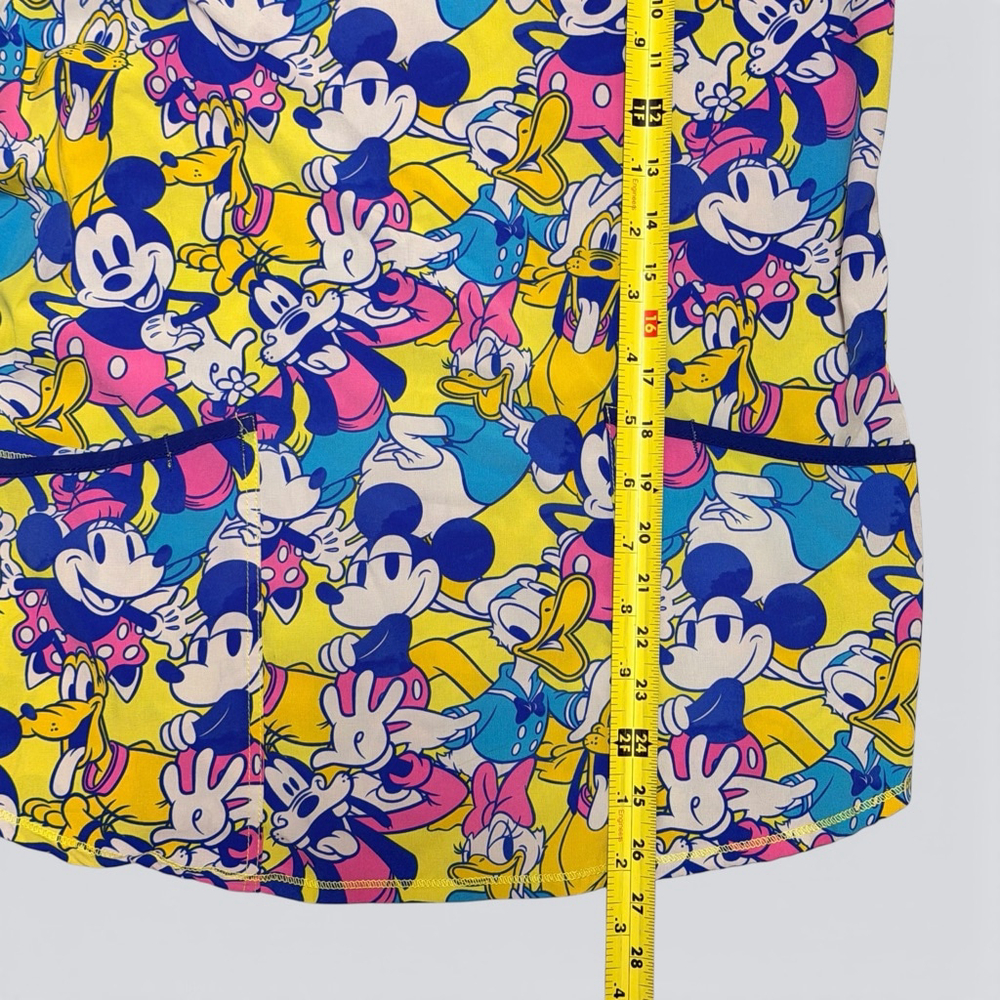 Disney Scrub Top Women’s M Mickey Minnie Pluto V-Neck Pockets Nurse Medical - Picture 4 of 13
